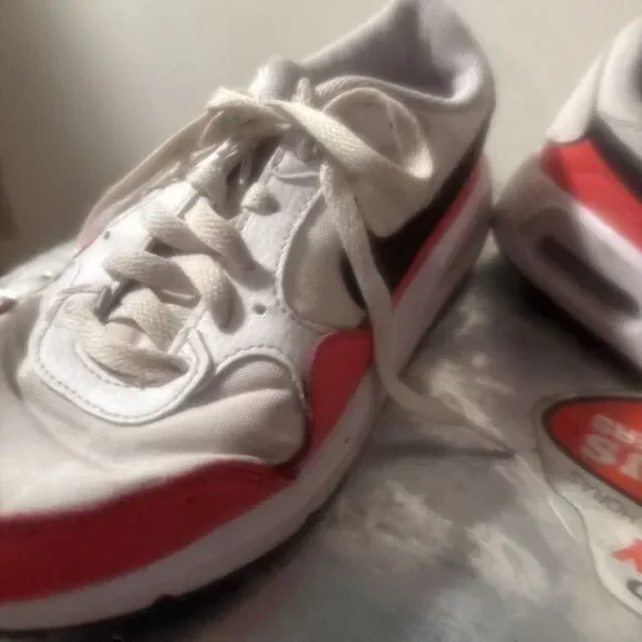 Women’s Nike Air Red/white Sneakers Size 9 - Picture 3 of 9